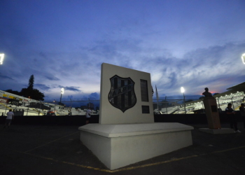 Ponte acerta um mês de salários atrasados com os jogadores, mas greve continua