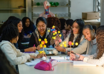Mais de 300 estudantes de escolas públicas de SP são premiados na Olimpíada Nacional de Ciências