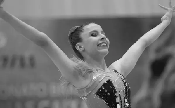 Campeã de ginástica rítmica morre de câncer aos 18 anos