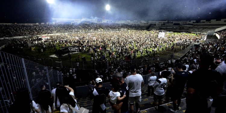 Ponte Preta pode receber até 10 jogos de punição por invasão em final da Série C