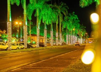 Natal ilumina cidades da RMC com vilas temáticas e programação gratuita