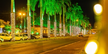 Natal ilumina cidades da RMC com vilas temáticas e programação gratuita