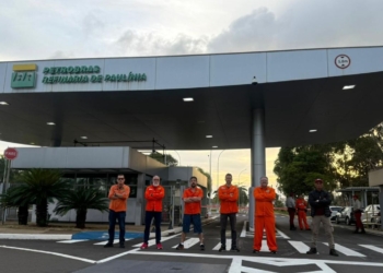 Greve nacional dos petroleiros mobiliza trabalhadores da Replan, em Paulínia