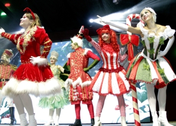 Espetáculo do Natal Caminhos dos Sonhos encanta moradores em Sousas