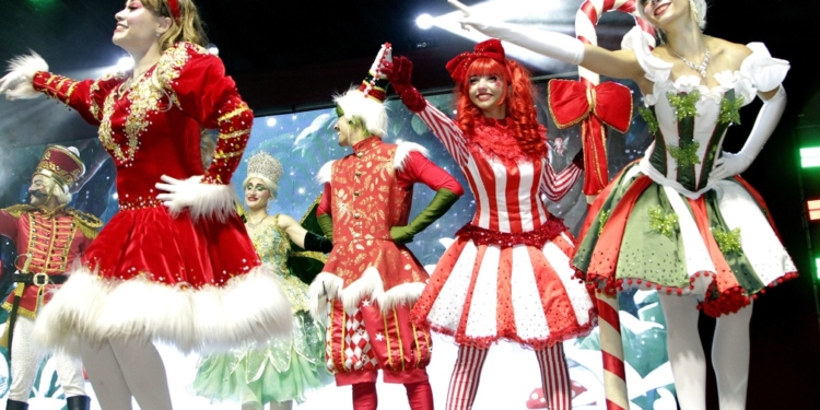 Espetáculo do Natal Caminhos dos Sonhos encanta moradores em Sousas