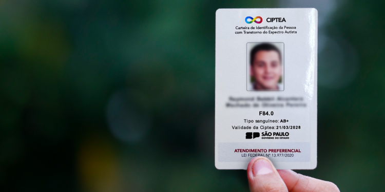 Inclusão: SP encerra ano com mais de 130 mil carteiras de identificação emitidas para pessoas com TEA