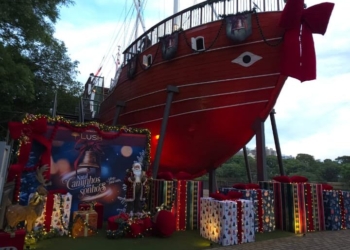 Caravela da Lagoa do Taquaral recebe decoração e iluminação de Natal