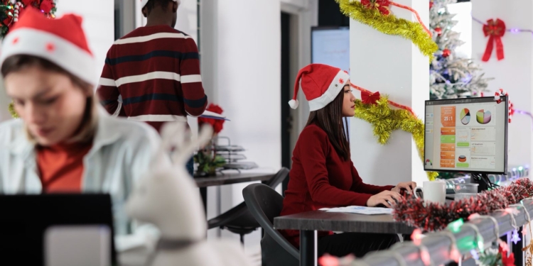 Comércio no Natal: especialista detalha direitos dos trabalhadores do varejo e regras de jornada