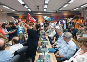 Reunião do Consu da Unicamp é suspensa após entrada de manifestantes contra autarquização da Saúde