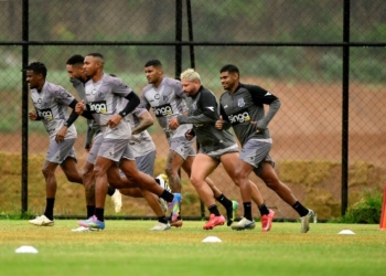 Em meio à crise financeira, Ponte Preta preserva base campeã da Série C