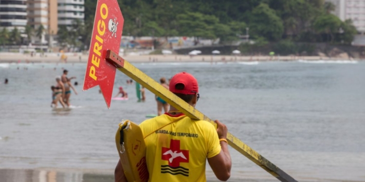 Veja recomendações dos Bombeiros para reduzir situações de perigo no mar