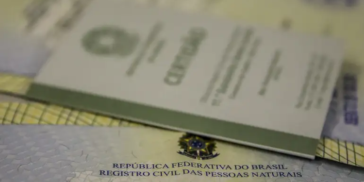 Helena é o nome mais registrado no país pelo segundo ano seguido; veja lista