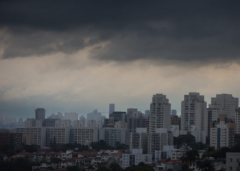 Defesa Civil de SP alerta para mudanças no tempo e chuva intensa no início de 2026