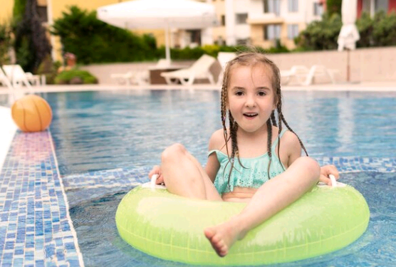 O que os pais precisam saber antes de levar as crianças à piscina ou praia