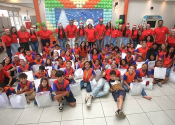 Natal da Fundação Educar promove alegria e integração entre crianças e voluntários