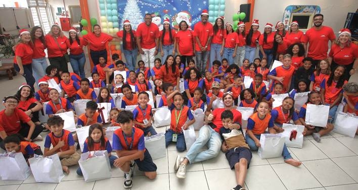 Natal da Fundação Educar promove alegria e integração entre crianças e voluntários