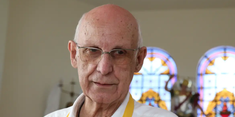 Igreja manda padre Júlio Lancelotti deixar de transmitir missas na internet