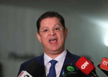 Líder do PL na Câmara, Sóstenes Cavalcante nega desvios de verbas