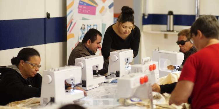 Projeto Moda Inclusiva oferece formação gratuita para pessoas com deficiência visual em Campinas