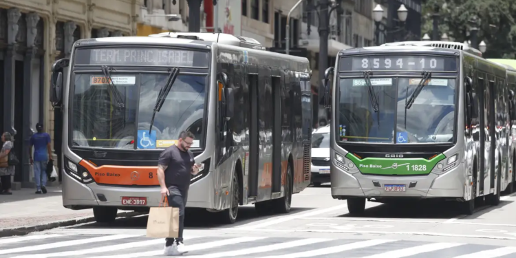 Após paralisação, ônibus circulam normalmente em SP nesta quarta (10)