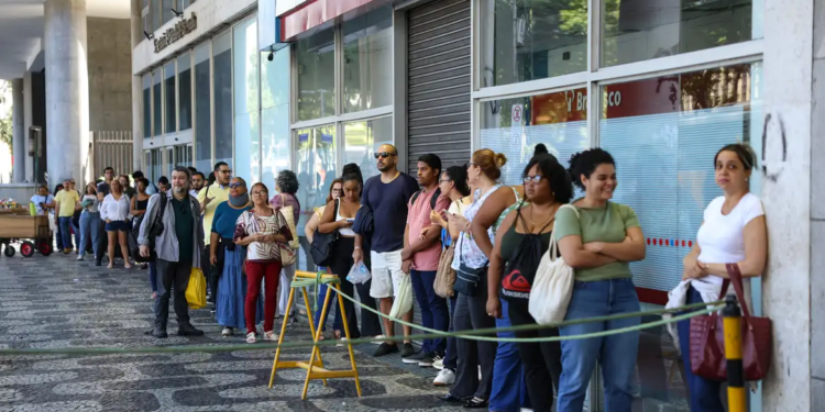 Mais de 42 mil fazem provas discursivas do CNU neste domingo; RMC tem 5 locais de exame