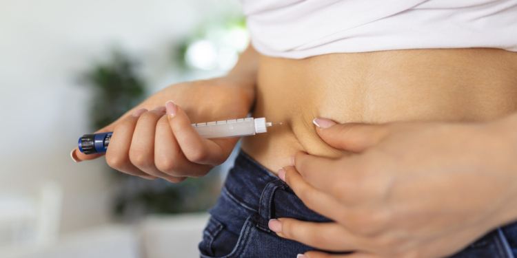 Anvisa alerta para canetas emagrecedoras manipuladas; saiba como identificar falsificações