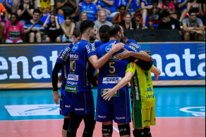 Com avalanche no saque, Vôlei Renata derrota Suzano por 3 a 0 no Taquaral