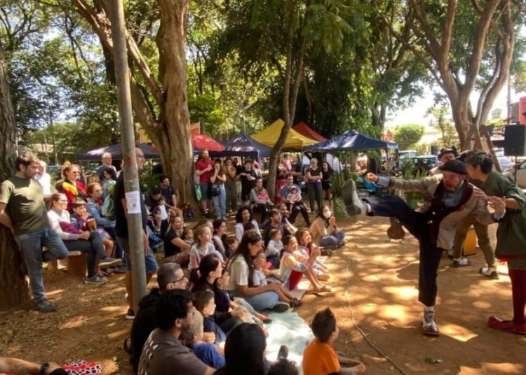Feira de Barão realiza dia de brincadeiras tradicionais para famílias na Praça do Coco