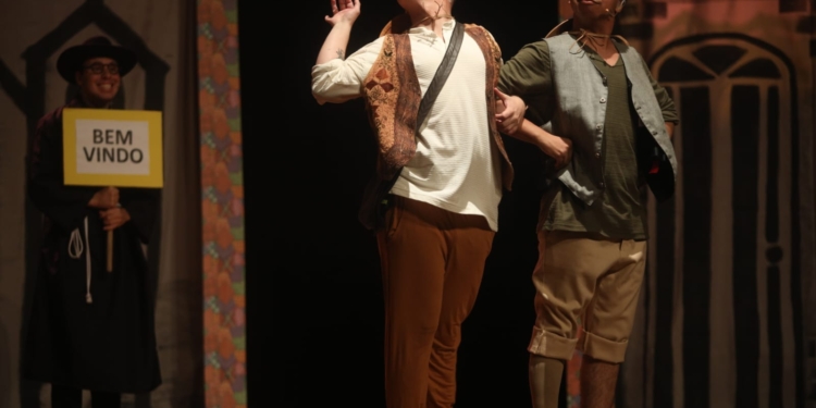‘O Auto da Compadecida’ volta ao Teatro Castro Mendes com montagem inclusiva e provocativa