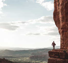 Sonhar sempre, reclamar nunca, mas lutar por um mundo melhor – por Luis Norberto Pascoal