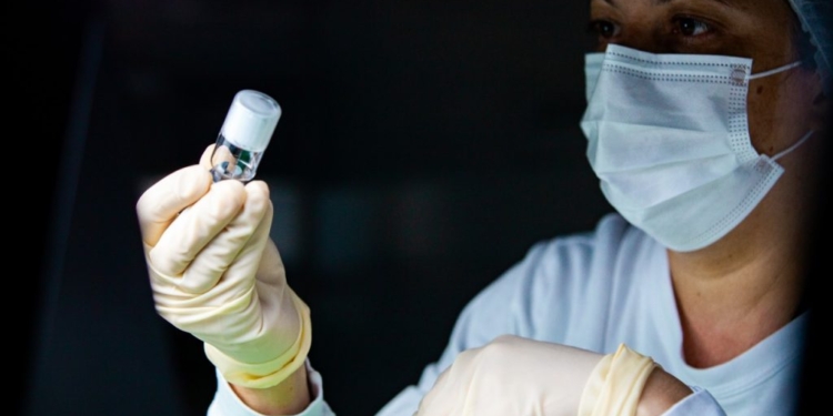 Butantan inicia recrutamento de voluntários para ensaio clínico da vacina da dengue em idosos