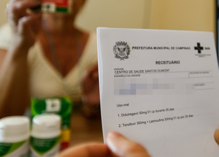 Incêndio na madrugada fecha CS Santos Dumont; atendimento é transferido