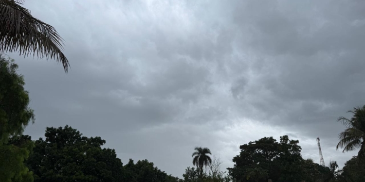 Madrugada nas cidades da RMC tem chuva forte e ‘festival’ de raios