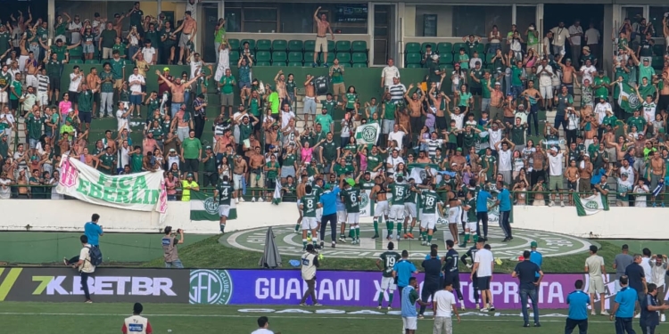 Guarani vence Dérbi 213 com gol nos acréscimos e afunda Ponte no Paulistão