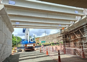 Rota das Bandeiras realiza operação de lançamento de vigas no trevo do Real Parque neste sábado