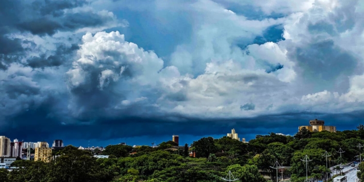 Campinas tem previsão de chuva, ventos fortes e frente fria