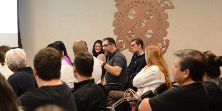 ACIC promove treinamento sobre planejamento e liderança