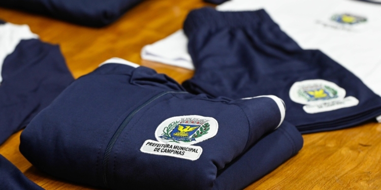 Campinas inicia entrega dos kits de materiais às escolas; 50% dos uniformes já foram distribuídos