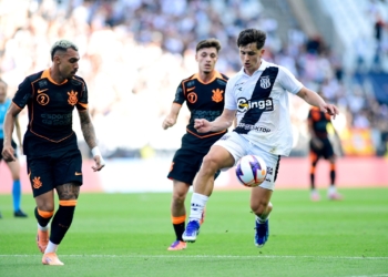 Com gols no segundo tempo, Ponte Preta é derrotada pelo Corinthians na estreia do Paulistão