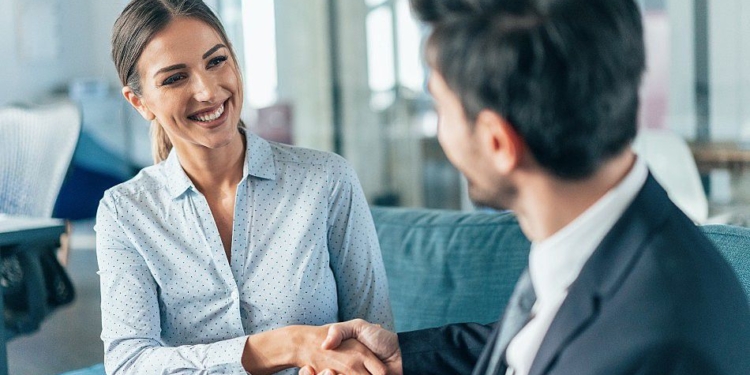 Contratação temporária cresce no início de 2026