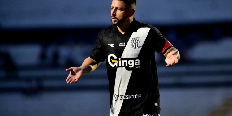 Elvis faz forte desabafo e critica diretoria da Ponte Preta após nova derrota: ‘É uma vergonha’