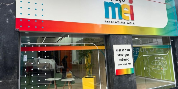 ACIC reforça atendimento do Espaço MEI para apoiar regularização fiscal de empreendedores