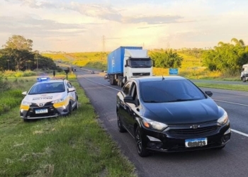 Carro com 566 evasões de pedágio e R$ 44 mil em multas é apreendido na rodovia SP-340