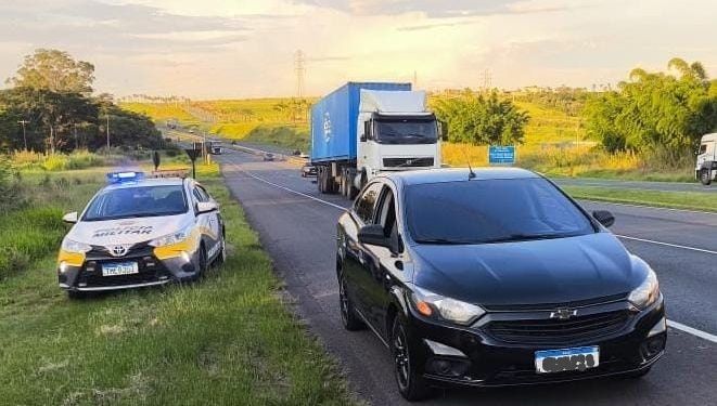 Carro com 566 evasões de pedágio e R$ 44 mil em multas é apreendido na rodovia SP-340