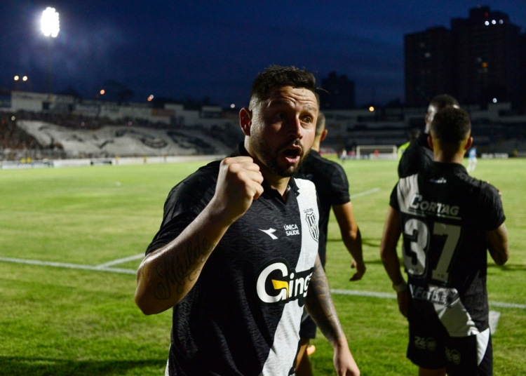 Ponte Preta acerta permanência de Elvis e regulariza reforços às vésperas do Dérbi