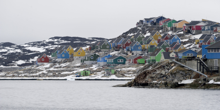Trump ameaça tarifar países europeus contrários à compra da Groenlândia