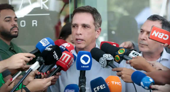 Bolsonaro deve ter alta nesta quinta e retornar à cela na PF