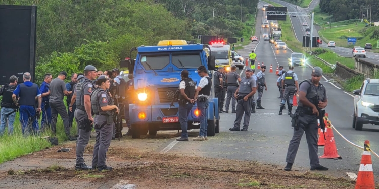 Vídeos e fotos: Ataque a carro-forte em Piracicaba tem cenas de ação e explosão