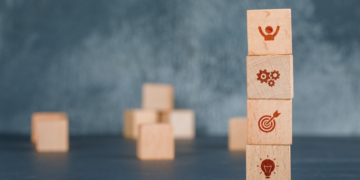 O conhecimento que não te ensinam, mas que a vida cobra todos os dias – por Cecília Lima