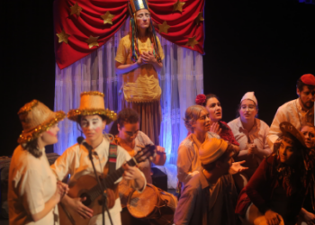 Espetáculo ‘Suassuna Musicado’ homenageia escritor com teatro e música ao vivo